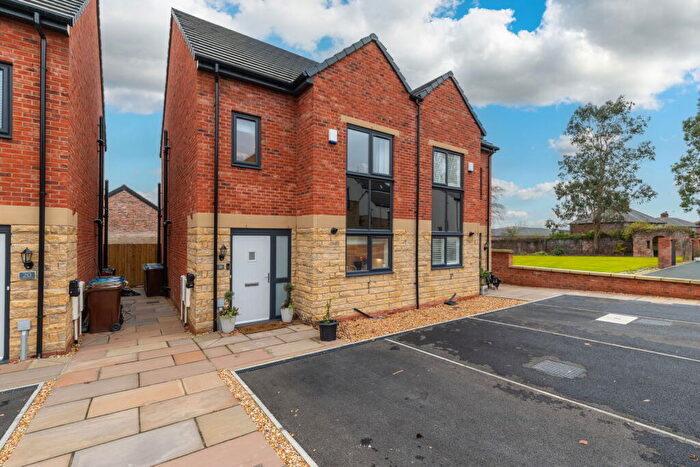 3 Bedroom Town House For Sale In Chaddock Hall Drive, Worsley, Manchester, M28