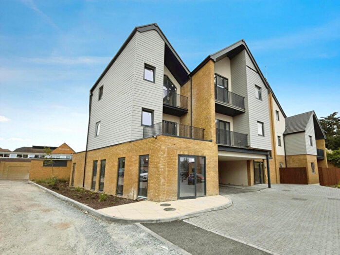 2 Bedroom Apartment For Sale In High Street, Rayleigh, SS6