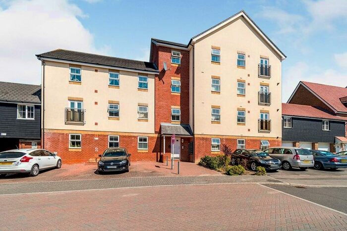 2 Bedroom Flat To Rent In Whites Way, Hedge End, Southampton, SO30