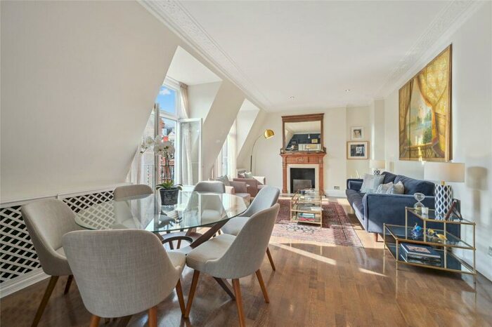 3 Bedroom Apartment To Rent In Drayton Gardens, South Kensington, London, SW10