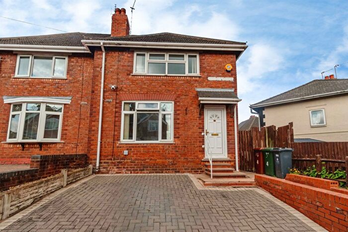 3 Bedroom Semi-Detached House For Sale In Newbolt Street, Walsall, WS5
