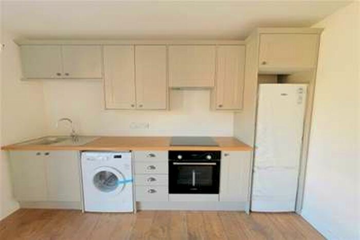 2 Bedroom Flat To Rent In Sprowston Mews E7