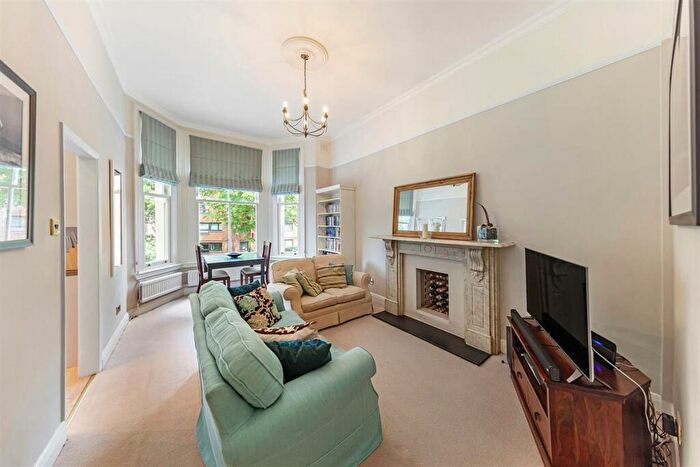 2 Bedroom Flat To Rent In Edith Grove, SW10