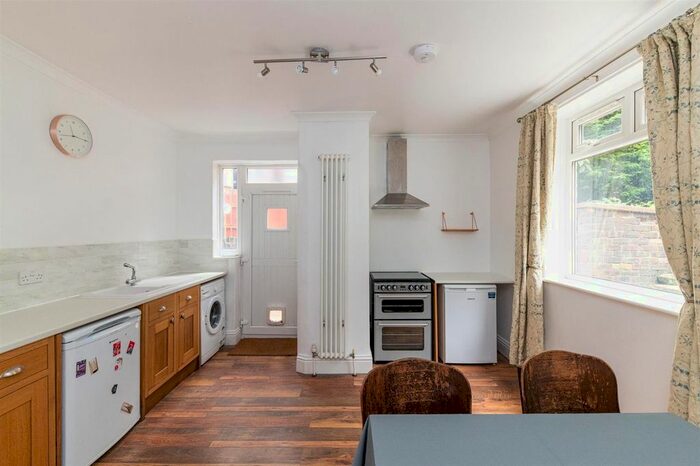 2 Bedroom Flat To Rent In Springbank Road, Sandyford, Newcastle Upon Tyne, NE2