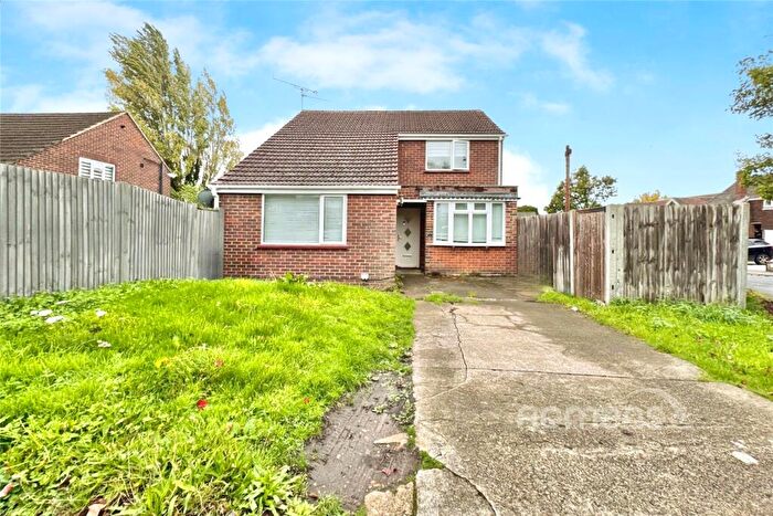3 Bedroom Detached House For Sale In Caves Farm Close, Sandhurst, Berkshire, GU47