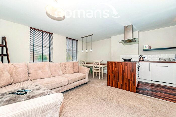 1 Bedroom Flat For Sale In Peabody Road, Farnborough, GU14