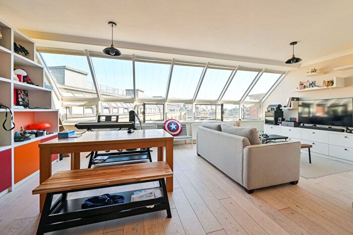 2 Bedroom Flat For Sale In Providence Square, Shad Thames, London, SE1