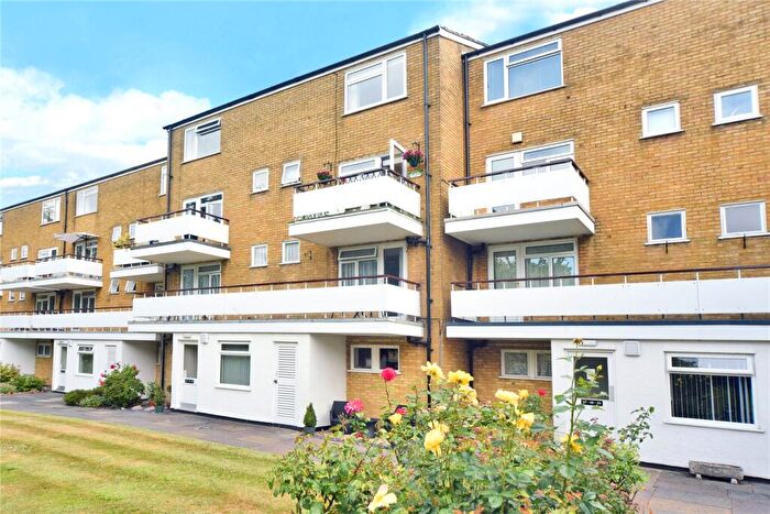 2 Bedroom Apartment For Sale In Woodmansterne Lane, Banstead, Surrey, SM7
