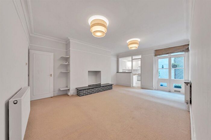 2 Bedroom Flat To Rent In Queen's Gate Place, London, SW7