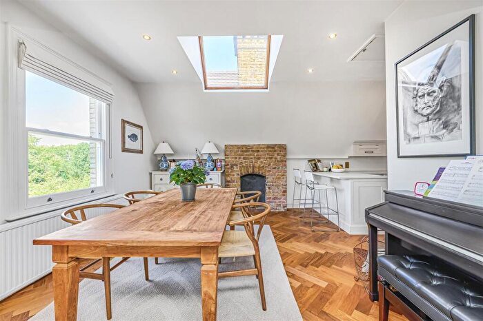 3 Bedroom Flat For Sale In Sheen Lane, East Sheen, SW14