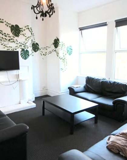 9 Bedroom Terraced House To Rent In Belle Vue Road, Leeds, West Yorkshire, LS3