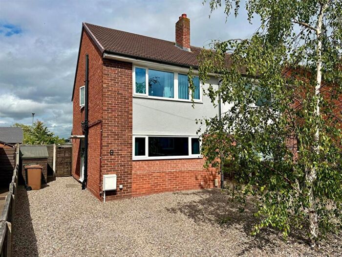 3 Bedroom Semi Detached House For Sale In Peregrine Close, Hereford, HR2