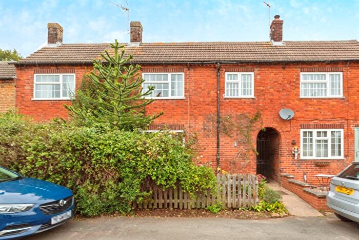 3 Bedroom Terraced House For Sale In South Parade, Caythorpe, Grantham, NG32