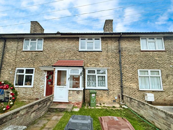 2 Bedroom End Of Terrace House To Rent In Bonham Road, Dagenham, Essex, RM8