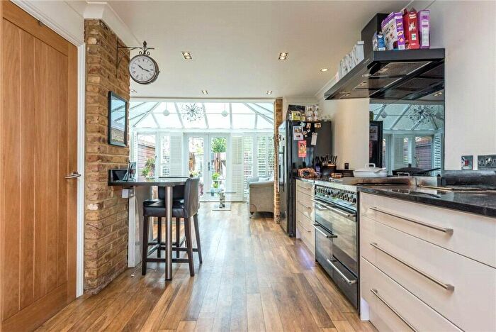 4 Bedroom Terraced House To Rent In Tottenham Road, Islington, London, N1