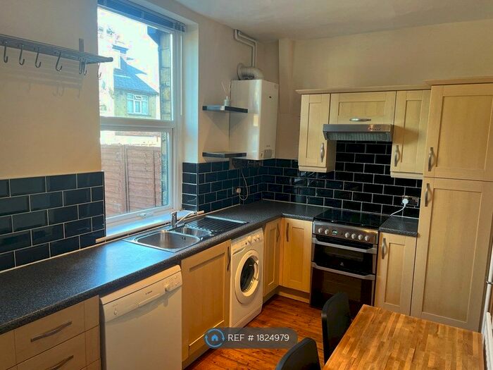 3 Bedroom Terraced House To Rent In Oakroyd Mount, Leeds, LS28