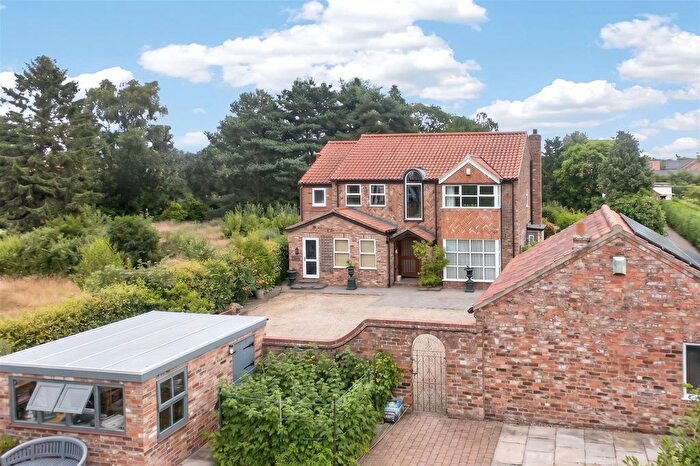 5 Bedroom Detached House For Sale In Easingwold, York, YO61