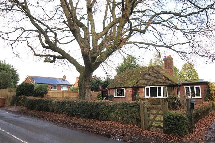 2 Bedroom Detached Bungalow For Sale In Plain Road, Smeeth, TN25