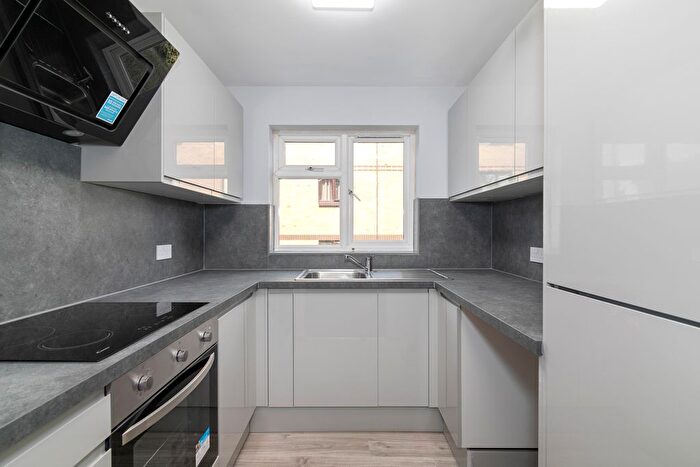 2 Bedroom Flat To Rent In Sterling Gardens, London, SE14