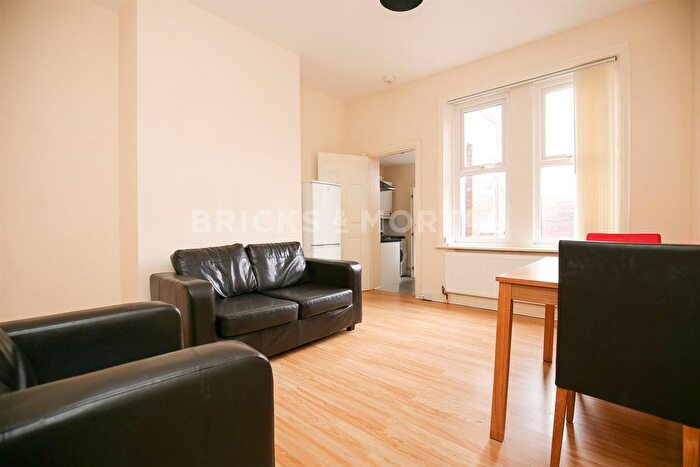2 Bedroom Flat To Rent In Simonside Terrace, Heaton, Newcastle Upon Tyne, NE6
