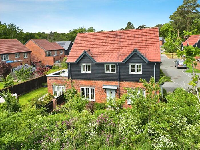 3 Bedroom Detached House For Sale In Spartali Place, Deepcut, Camberley, Surrey, GU16
