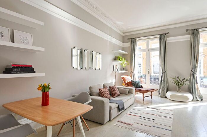 1 Bedroom Flat For Sale In Elizabeth Mews, London, NW3