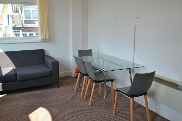 2 Bedroom Flat To Rent In Bishops Way, London, E2