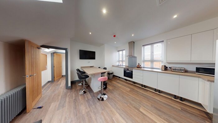 5 Bedroom Flat To Rent In Queens Road, Beeston, Nottingham, NG9