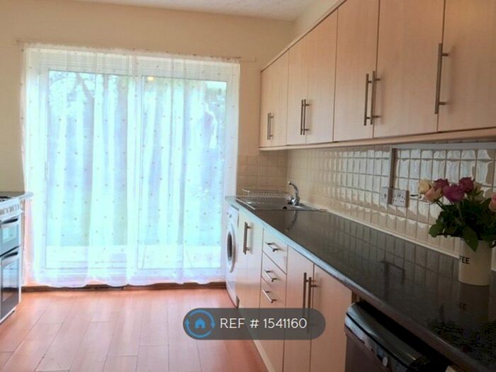 4 Bedroom Semi-Detached House To Rent In Finchley Road, Manchester, M14