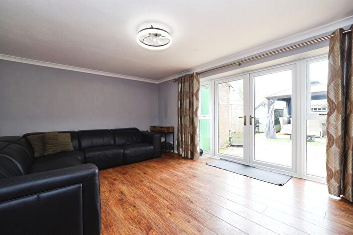 3 Bedroom End Of Terrace House For Sale In Camelot Close, Andover, SP10