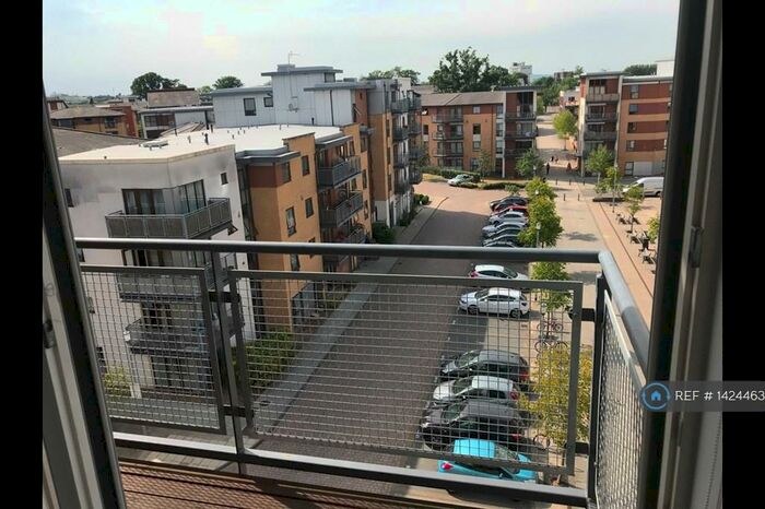 2 Bedroom Flat To Rent In Page Court, Crawley, RH10