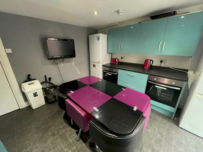 5 Bedroom Terraced House To Rent In Burley Lodge Terrace, Leeds, LS6