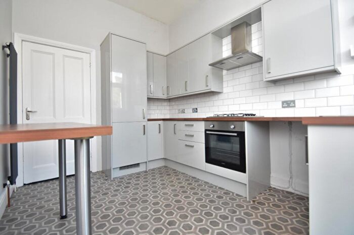 2 Bedroom Flat To Rent In Lennox Road South, Southsea, Hampshire, PO5