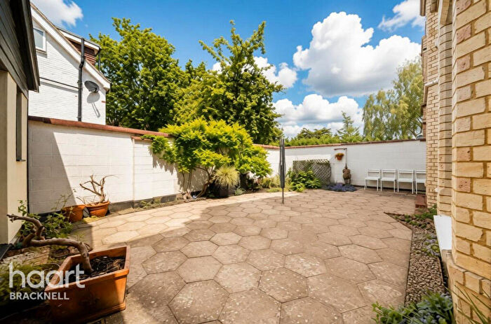 4 Bedroom Detached House For Sale In Wokingham Road, Reading, RG6