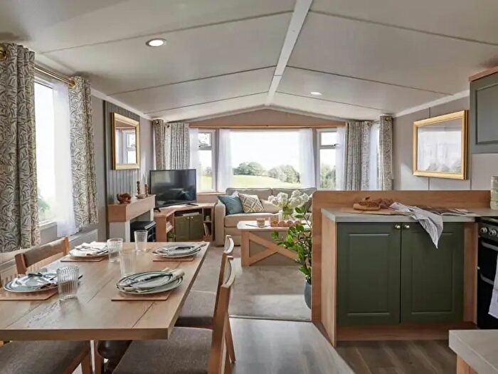 2 Bedroom Park Home For Sale In Broadfield, Saundersfoot, SA69