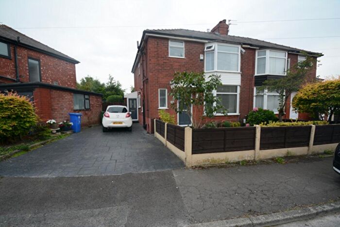 3 Bedroom Semi-Detached House For Sale In Waverley Crescent, Droylsden, M43