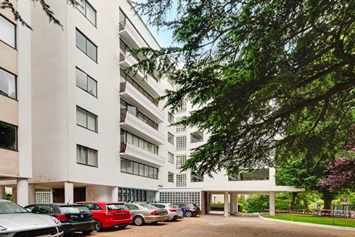 3 Bedroom Flat To Rent In North Hill, Highgate Village, N6