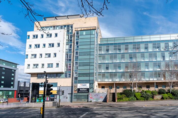 2 Bedroom Flat For Sale In Bramall Lane, Sheffield, S2