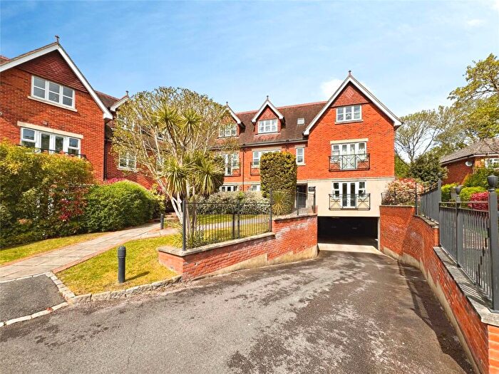 2 Bedroom Apartment To Rent In Upcross House, Upcross Gardens, Reading, Berkshire, RG1