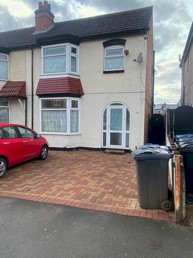 3 Bedroom Semi-Detached House To Rent In Thornton Road, Birmingham, B8