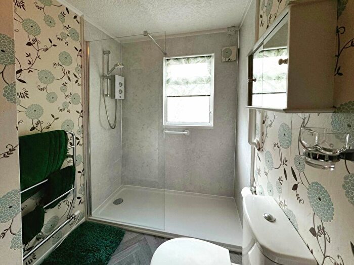 2 Bedroom Detached House For Sale In Oakland Glen, Walton-le-Dale, Preston, Lancashire, PR5