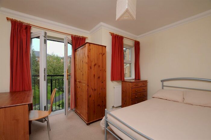 3 Bedroom Flat To Rent In Venneit Close, Oxford, OX1