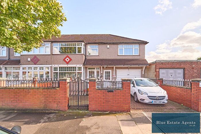 4 Bedroom Semi-Detached House For Sale In Derley Road, Southall, UB2