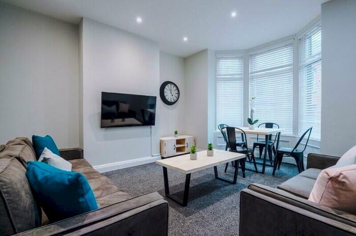 7 Bedroom Property To Rent In Norwood Terrace, Hyde Park, Leeds, LS6