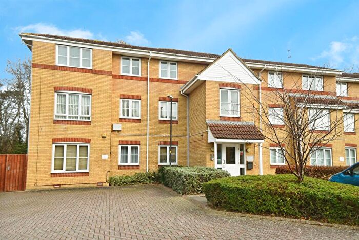 2 Bedroom Apartment For Sale In Winton Road, Swindon, SN3