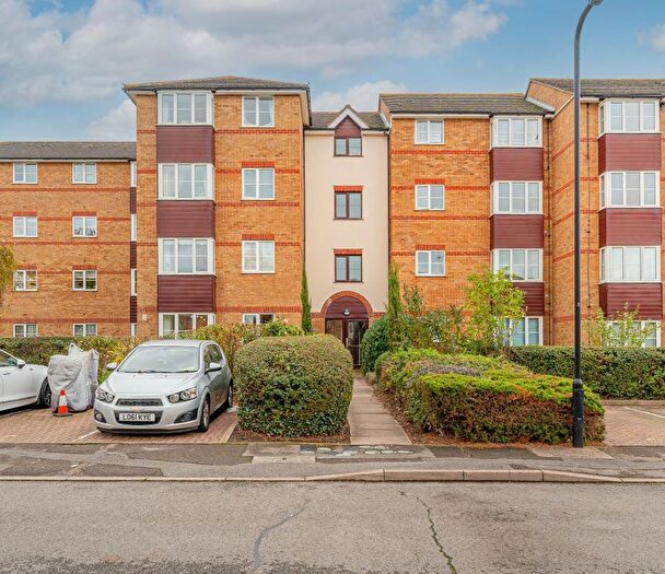 1 Bedroom Flat For Sale In Thurlow Close, London, E4
