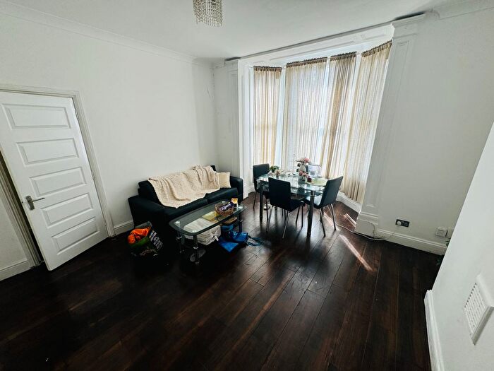 2 Bedroom Flat To Rent In Gipsy Road, London, SE27