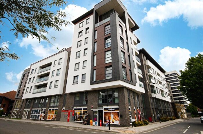 2 Bedroom Apartment For Sale In College Street, Southampton, Hampshire, SO14