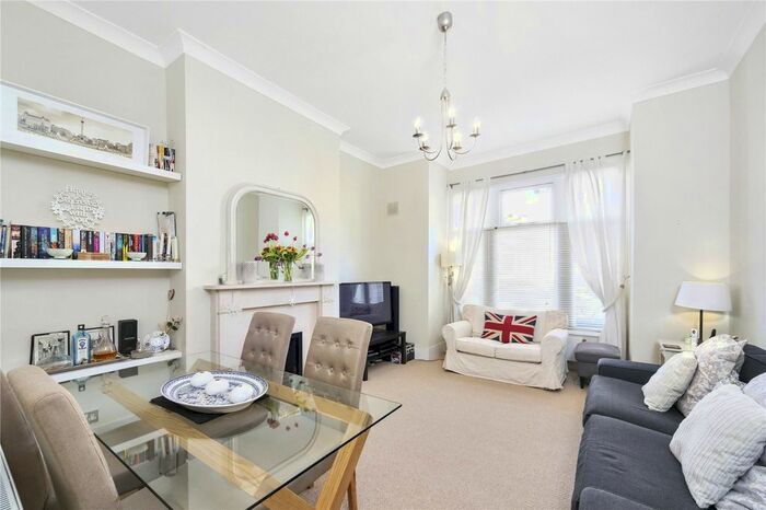 2 Bedroom Flat To Rent In Osward Road, London, SW17