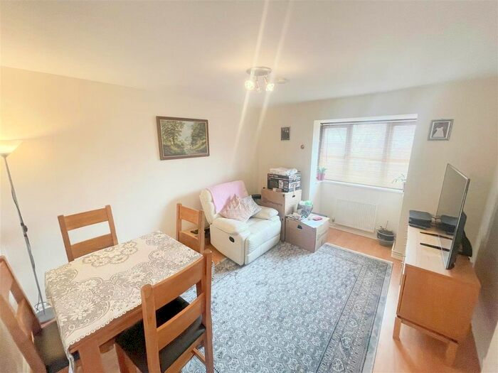 1 Bedroom Flat To Rent In Durrans Court, Bletchley, Milton Keynes, MK2